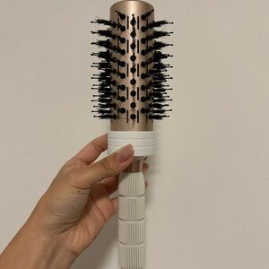 T3 Micro volume round hair brush